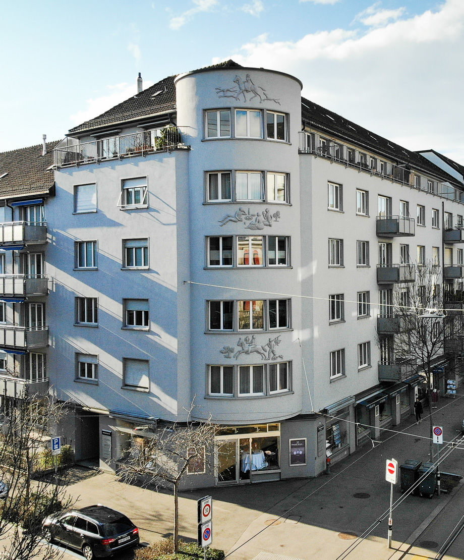 Drohnenaufnahme des Gebäudes, wo die Orthopädische Chirurgie Zürich ansässig ist.