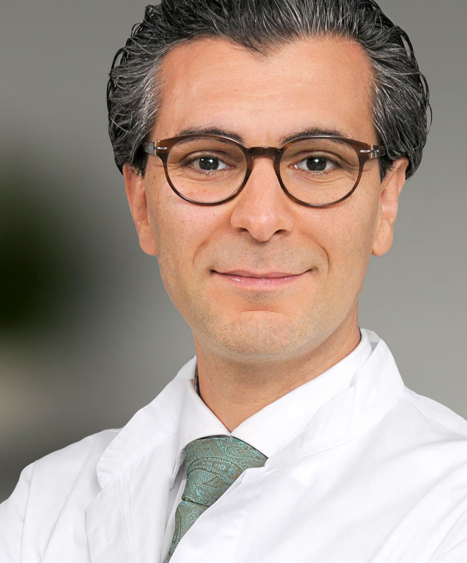 Portraitbild von Dr. med. univ. Kourosh Modaressi, Orthopädische Chirurgie Zürich